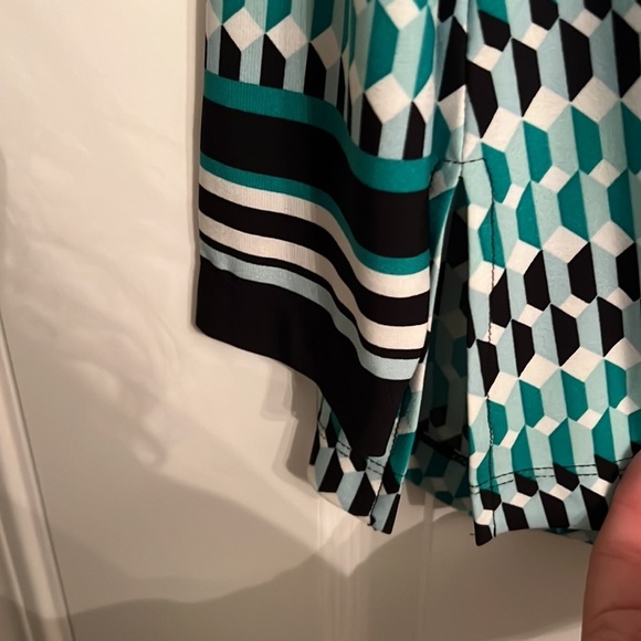 Jones New York signature, medium, long  sleeve green blouse - Picture 5 of 6